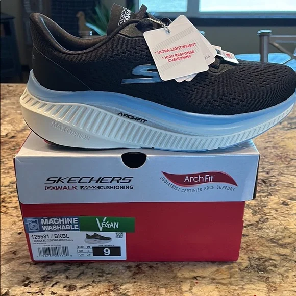 Skechers Women’s Black Walking Shoes - Picture 1 of 6